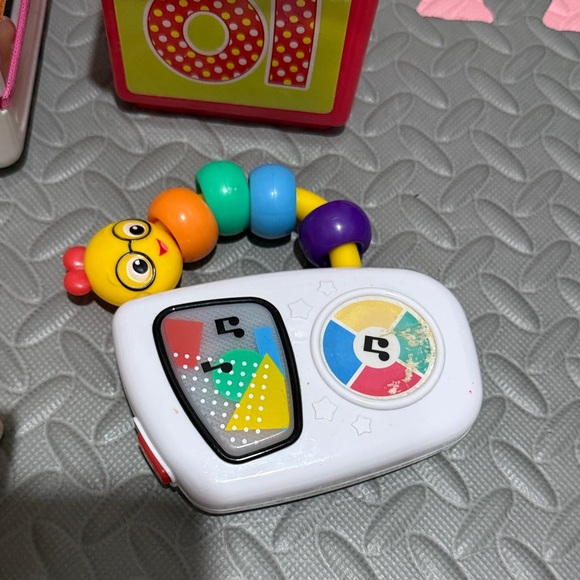 Mix toys, stacker shapes, music player - Picture 4 of 8